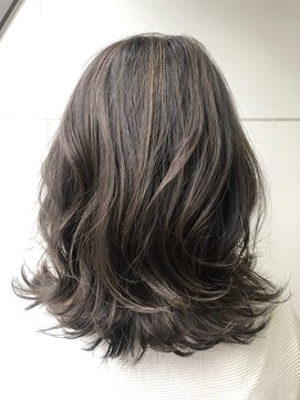 リヴィーダ(LIVIDA) かろやかグレージュハイライト