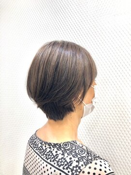 クオリス 上福岡店(QUALIS) 小顔/ショート/耳掛け/アッシュベージュ/丸み/30代40代