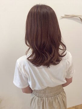 ヘアデザイン ソラ(Sola) シークレットハイライトピンクベージュ暖色系×セミロング