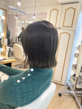 ネオリーブ チロル 横浜西口店(Neolive CiroL.) 切りっぱなしボブ×オリーブグレージュ 横浜