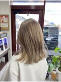 ハイトーンカラー×レイヤーカット外ハネスタイル