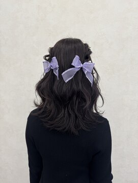 ビュー トウキョウ(VIEW TOKYO) ふんわりアレンジ ライブ前アレンジ お呼ばれヘア ハーフツイン