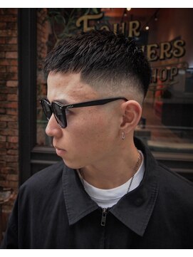 フォーコーナーズ(Four Corners) クロップスタイル/スキンフェード/バーバー/刈り上げ