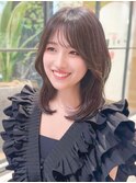 小顔見せレイヤーミディ　～透け感バングで大人可愛い外ハネ～