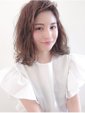 アン ヘア デザイン(un hair design) 【　un  】ミディアム×ほつれウェーブ×イルミナカラー