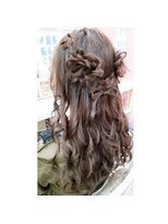 ヘアーメイク ティアラ(Hair make Tiara) お花ハーフアップヘア☆+゜