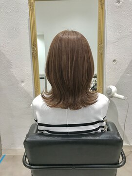 エマ(emma) ★ミルクティーベージュ★外ハネセミディー★