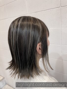チェリッシュ(Cherish) ハイライトカラー外はねブラック×シルバーショートボブ