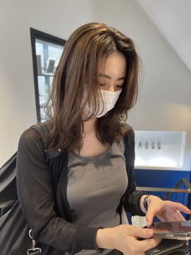 トレス(TRESS) ボブレイヤー ハイトーンベージュ シアーカラー