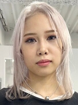 ウィコ 新宿(WICO) Perl white  [新宿駅/切りっぱなしボブ/エアリーロング]