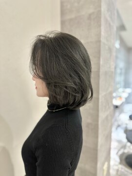 アンダーバーホワイト(_WHITE) かきあげボブレイヤーボブ　透明感カラーオリーブグレー