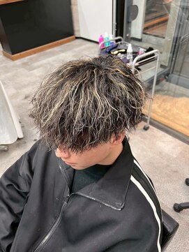 イーラ(era) パーマ/メンズ/刈り上げ/眉毛/ツイスト