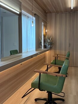 アンド(and.)の写真/リラックスできる自慢のシャンプースペースが魅力◎髪だけでなく、心も身体も癒されるサロンタイムを…☆