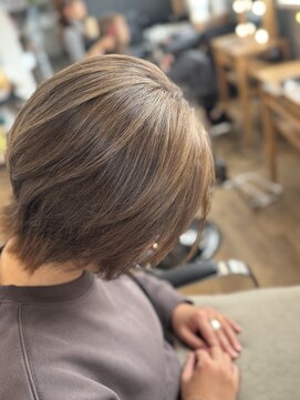 立体感を引き出すシャドールーツショート