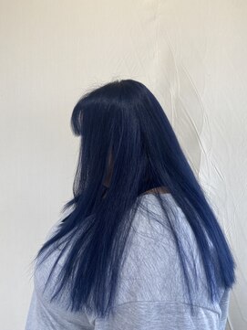 ジュリア(Giulia) ブリーチで叶う透明感♪大人可愛いエドルブルーカラー