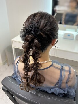 ヘアーメイクサロンアール(hair make salon R) ポニーのツインあみ下ろしヘア