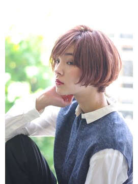 サークル(CIRCLE) マッシュショートカーキグレージュ大人かわいいフェザーバング