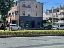 外観・駐車場【佐鳴台～大平台のメインストリート沿い/杏林堂さんお向かい/駐車場店舗前４台】