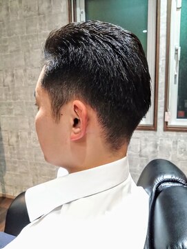 セブン(SEVEN) ビジネスマンにピッタリ！朝も楽々な刈り上げスタイル