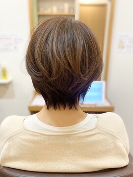 フリージア(freesia) 30代40代50代/大人ショート/ふんわりスタイリング