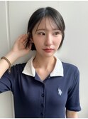 大人可愛い耳かけ小顔美髪ストレート暗髪切りっぱなしミニボブ
