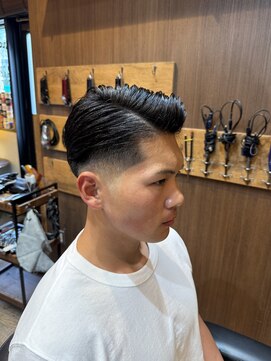 バーバーショップ スバル(BARBERSHOP SUBARU) サイドパート　ツーブロック　フェード