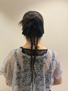 トレンドスタイル◎編みおろし×低めポニー