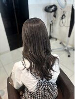 ロハスバイケンジ(LOHAS by KENJE)&nbsp;暗めグレージュ×コテ巻き風パーマで上品なロングヘア♪