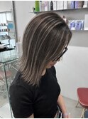 ハイライトカラー×ミディアムボブ