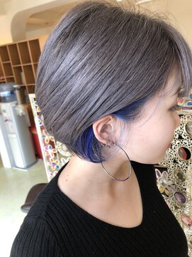 ジャンテーユ ガレ(GENTILLE GALLE) シルバーグレー×インナーブルー×丸みショートボブ