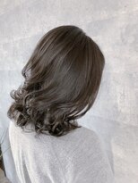 ローエン(LOWEN)&nbsp;少しのカールをプラスして柔らかい雰囲気に