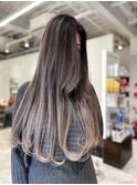 ロングヘアにもバレイヤージュがおしゃれ