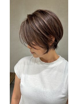 ジゼル(gisele) 白髪ぼかしハイライト