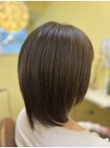 艶めくミディアムレイヤー