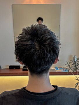 リチウム(Lithium) <綺麗なシルエット整ったスタイル>アップバング×ショート