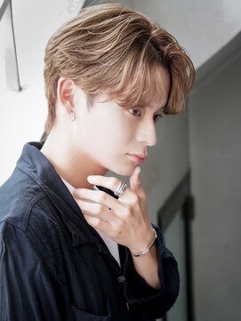 カライング(ing) スーツ短髪ツーブロック束感モテる黒髪シークレットパーマ流行