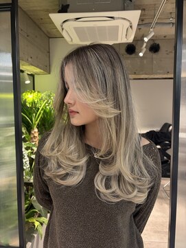 シオン(shion) 海外レイヤー×バレイヤージュデザイン