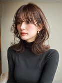 ミディアムレイヤーダークグレージュハッシュカット