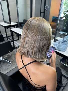 パヌポン(PANUPON) グレージュハイライトバレイヤージュダブルカラーケアブリーチ