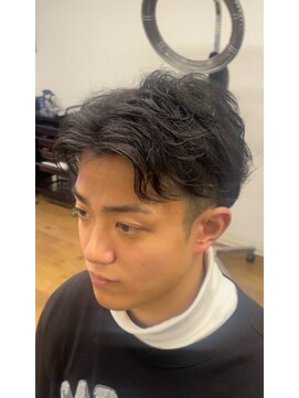 バーバーショップテト(barber shop tete) センターパート/ナチュラルパーマ/ツーブロック