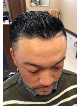 バーバー アカダマ 1級正装スタイル スタイリスト 佐々木