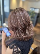 シェノンヘア(Chainon hair)&nbsp;ハイライト×ベージュで大人可愛いくびれミディアム