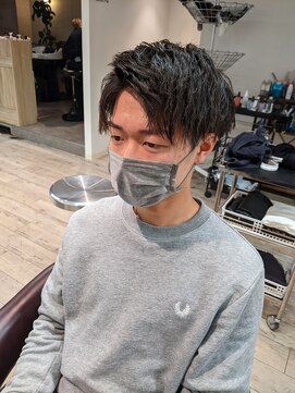 コワファーストナガサキシャンプーボーイ(COIFF1RST NAGASAKI SHAMPOO BOY) ショートセンターパート×ソフトツイストパーマ