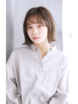 カロ プロデュース バイ ローブ(caro produce by L'aube) くすみベージュ×肩上外ハネ