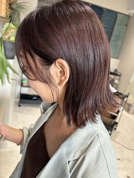 細かな技術で再現しやすいスタイルにこだわり、根元から毛先までまとまる理想のシルエットにしてくれる＊