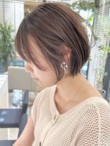 ステアケース ギンザセブン(stair:case ginza7)&nbsp;前下がりショートボブ耳掛けスタイリング