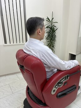 梁の写真/《理容室》仕事に向き合う男の休息地。長年の熟練技で、第一印象を「信頼」に変える格別の仕上がりを。