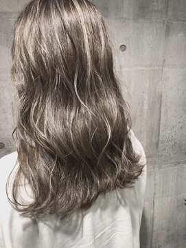 ホワイト 伊勢崎(WHITE) コントラストの効いた外国人風ハイライト☆ホワイトシルバー☆