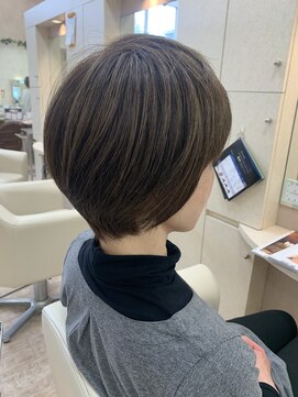 ベニ 岩沼たけくま店(BENI) アシメショートボブ