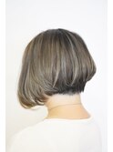 ショートボブ×ハイライト×アッシュグレー